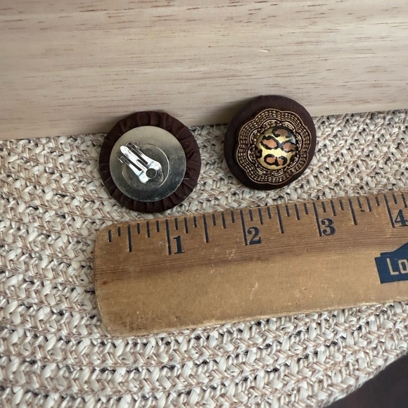 Vintage  ClipOn Earrings - Picture 4 of 4